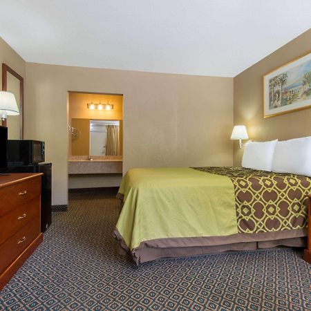 Days Inn By Wyndham Clanton Al Bagian luar foto