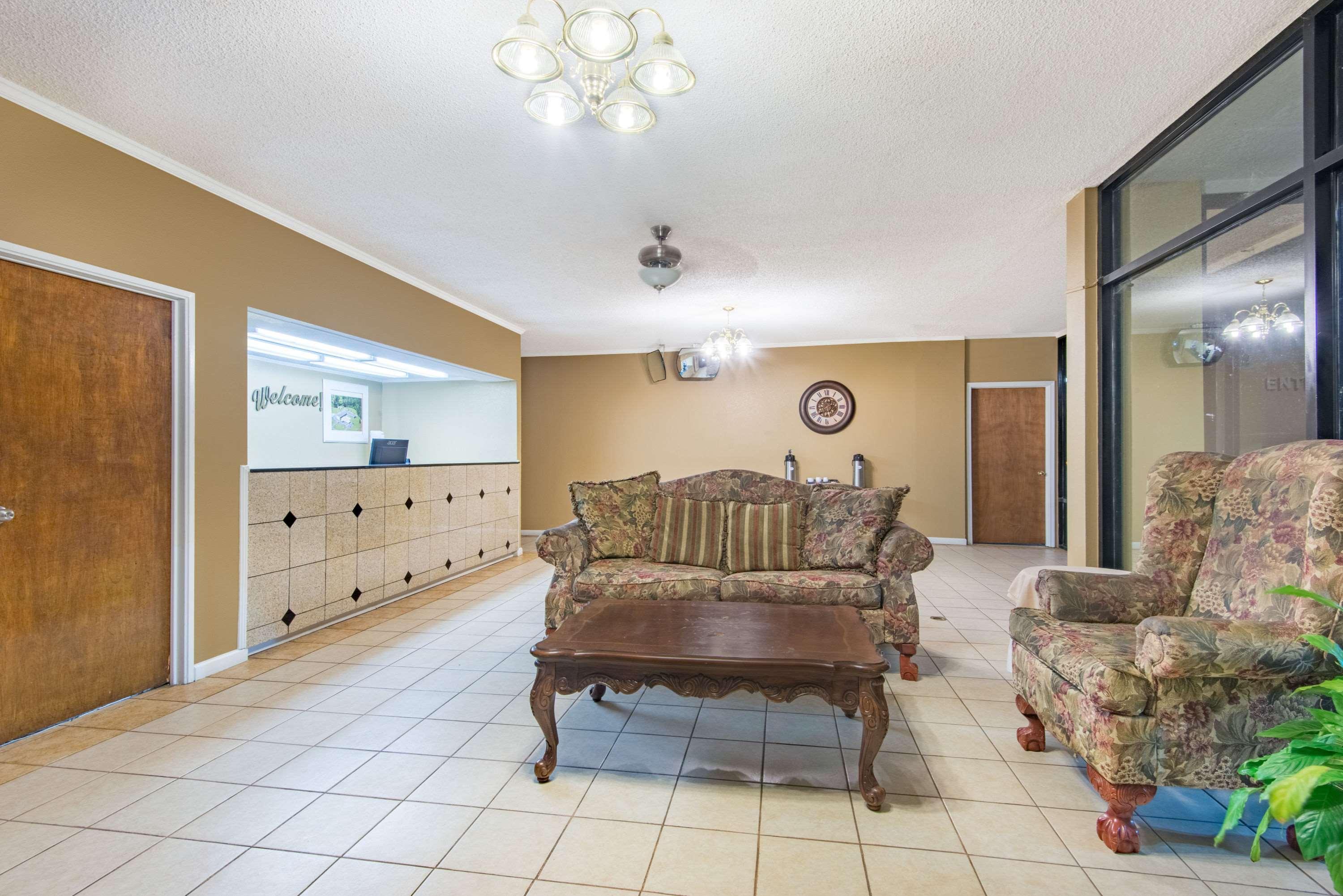 Days Inn By Wyndham Clanton Al Bagian luar foto