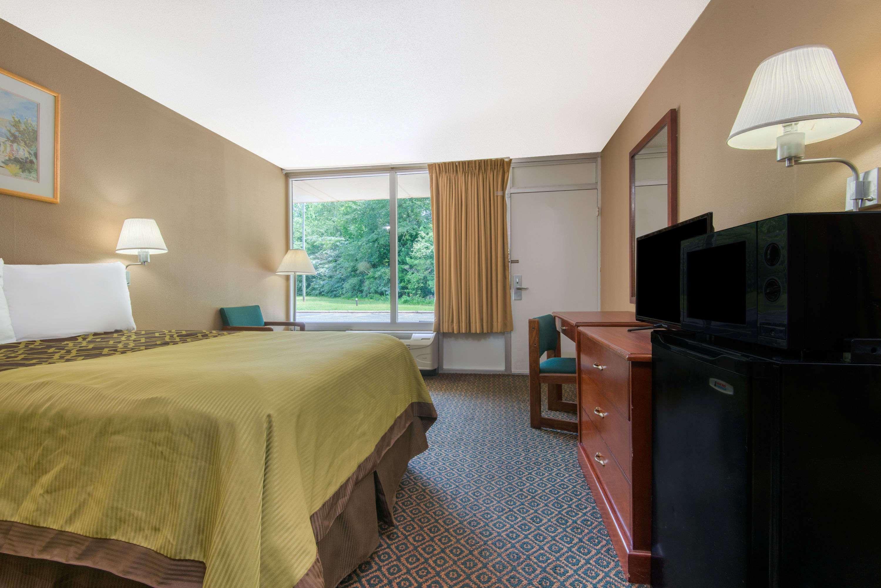 Days Inn By Wyndham Clanton Al Bagian luar foto