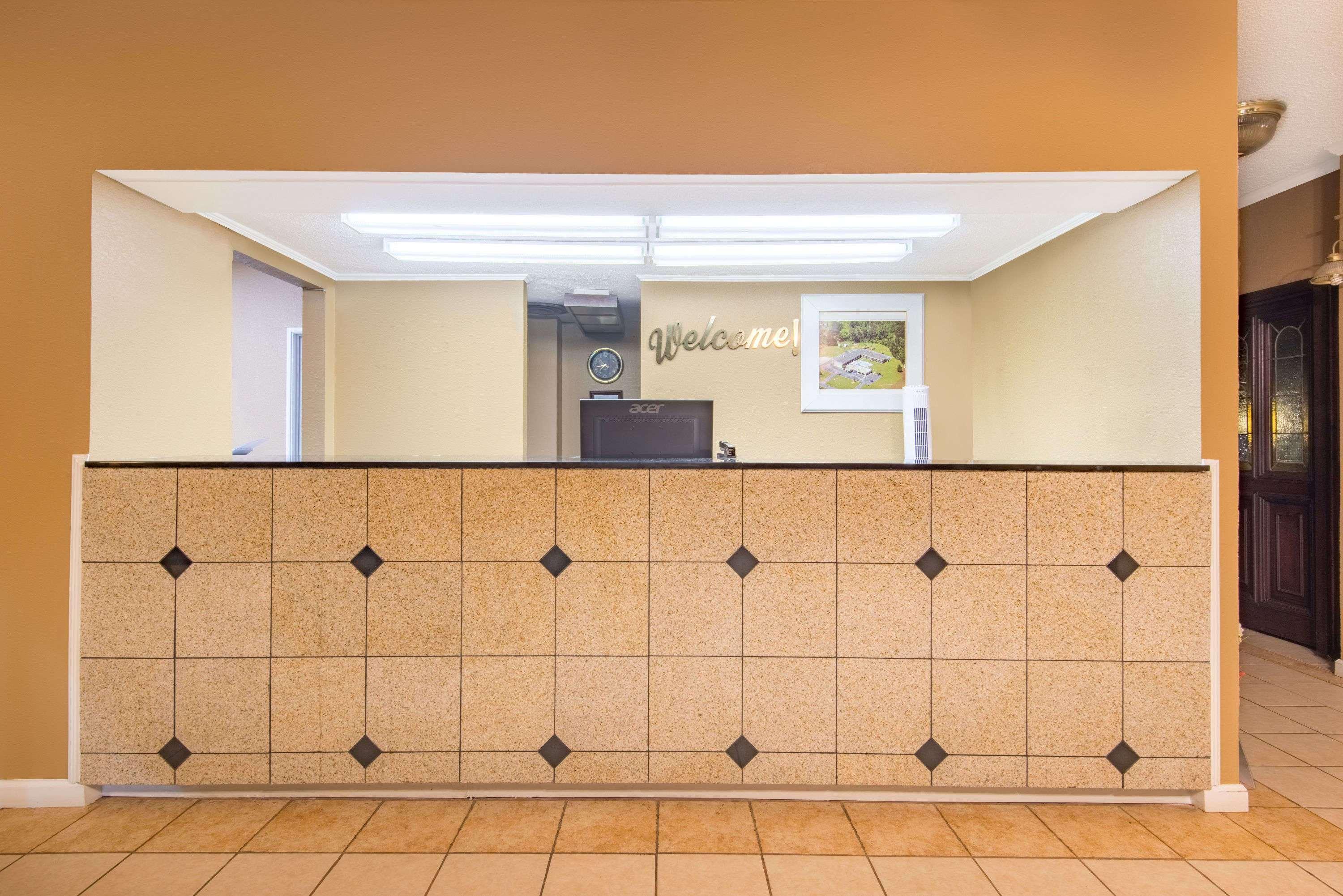 Days Inn By Wyndham Clanton Al Bagian luar foto