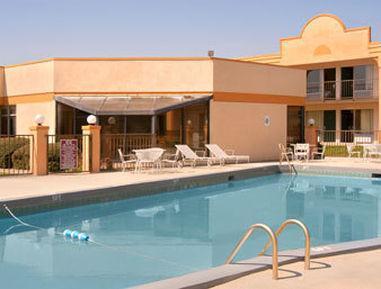 Days Inn By Wyndham Clanton Al Bagian luar foto